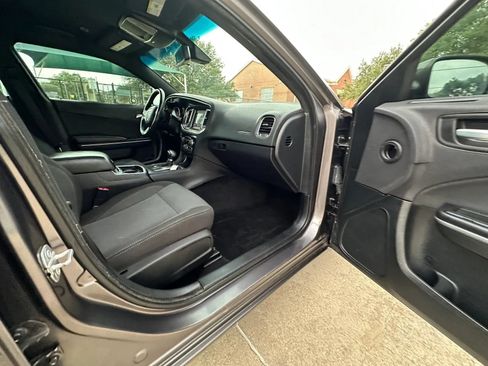 Used 2017 Dodge Charger SE RWD image 25