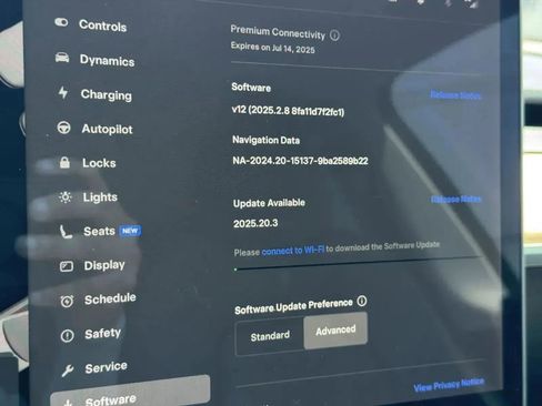 Used 2021 Tesla Model Y Long Range image 11