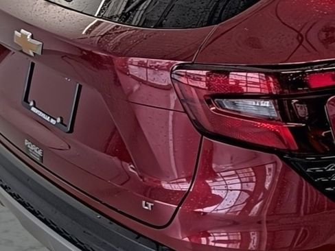 Used 2025 Chevrolet Trax LT w/ Driver Confidence Package image 15