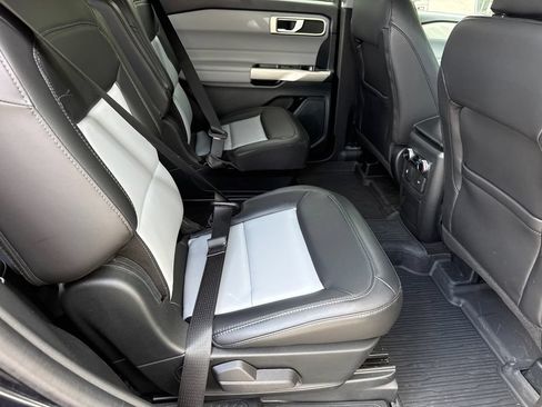 Used 2023 Ford Explorer XLT w/ Equipment Group 202A AWD/4WD image 15