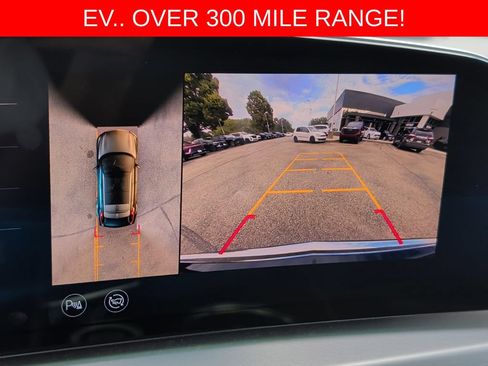 Used 2024 Cadillac Lyriq Luxury w/ LPO, Floor Liner Package AWD/4WD image 22