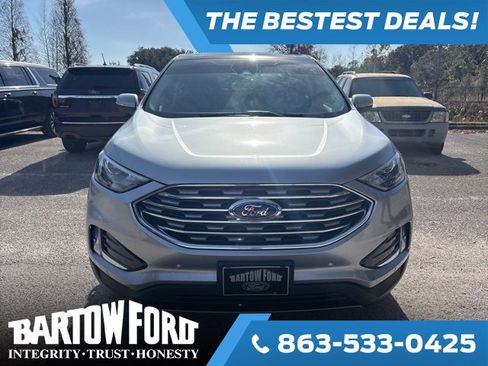 Used 2024 Ford Edge Titanium image 2