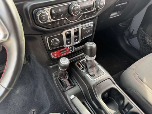 Used 2022 Jeep Wrangler Rubicon w/ Cold Weather Group AWD/4WD image 22
