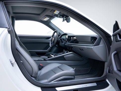 Used 2020 Porsche 911 Carrera image 36