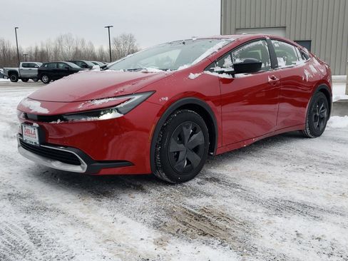 New 2026 Toyota Prius Plug-In Hybrid FWD image 2