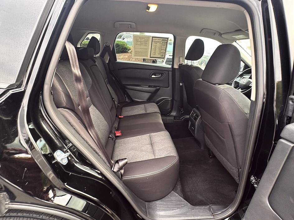 Certified 2025 Nissan Rogue SV FWD image 22