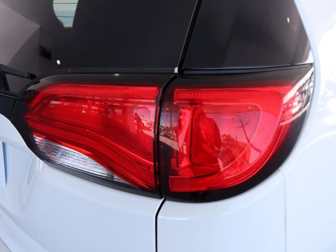 Used 2021 Chrysler Voyager Lxi image 29