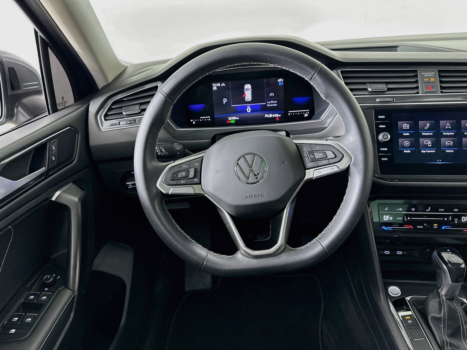 Used 2023 Volkswagen Tiguan SE w/ Panoramic Sunroof Package AWD/4WD image 15