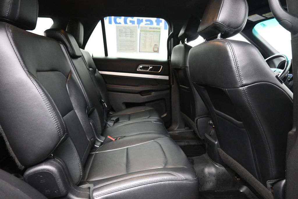 Used 2016 Ford Explorer XLT w/ Equipment Group 202A FWD image 10