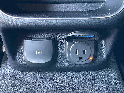 Used 2025 Genesis GV70 3.5T Sport w/ Sport Advanced Package image 23