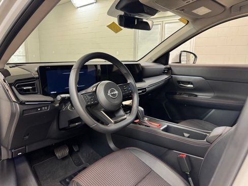 Used 2025 Nissan Kicks SR w/ Illumination Package AWD/4WD image 14