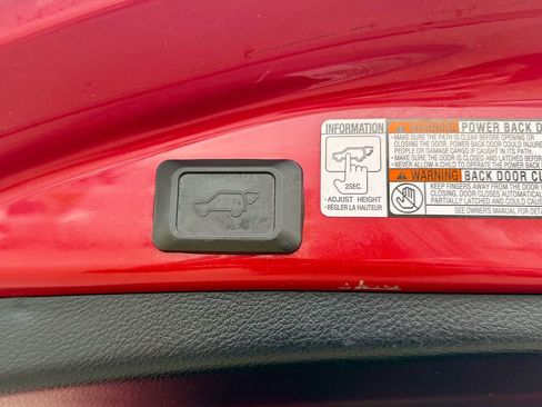 Used 2015 Toyota RAV4 Limited image 18