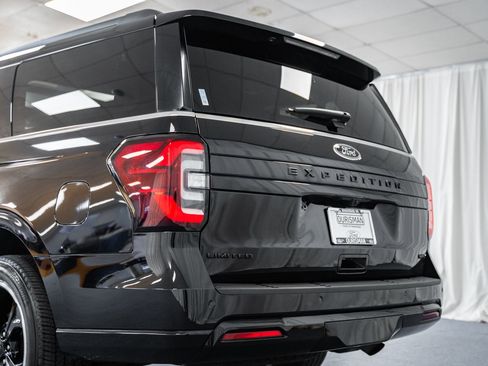Used 2022 Ford Expedition Max Limited image 6