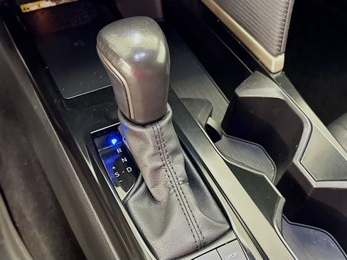 Used 2025 Toyota Camry SE FWD image 25