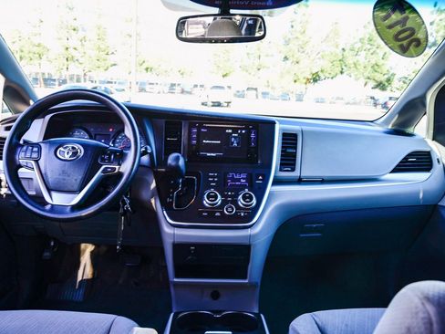 Certified 2017 Toyota Sienna LE image 15