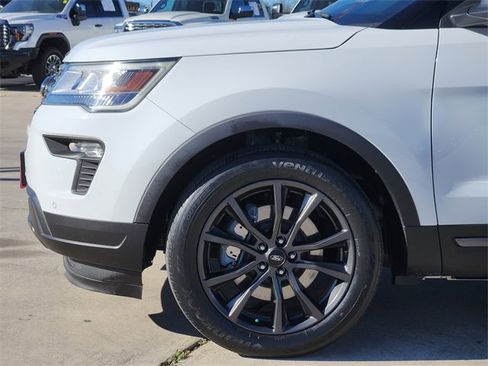 Used 2019 Ford Explorer XLT w/ Equipment Group 202A image 9