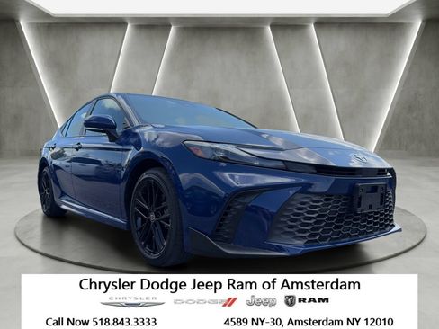 Used 2025 Toyota Camry SE FWD image 1