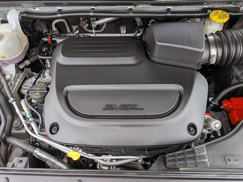Used 2024 Chrysler Pacifica Touring-L FWD image 33