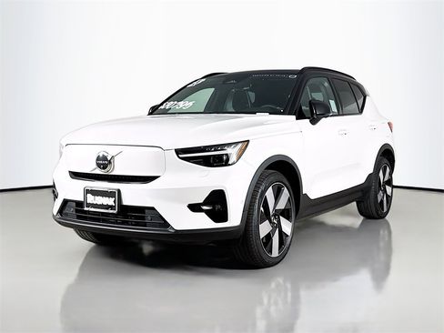 Certified 2023 Volvo XC40 Recharge Ultimate image 3