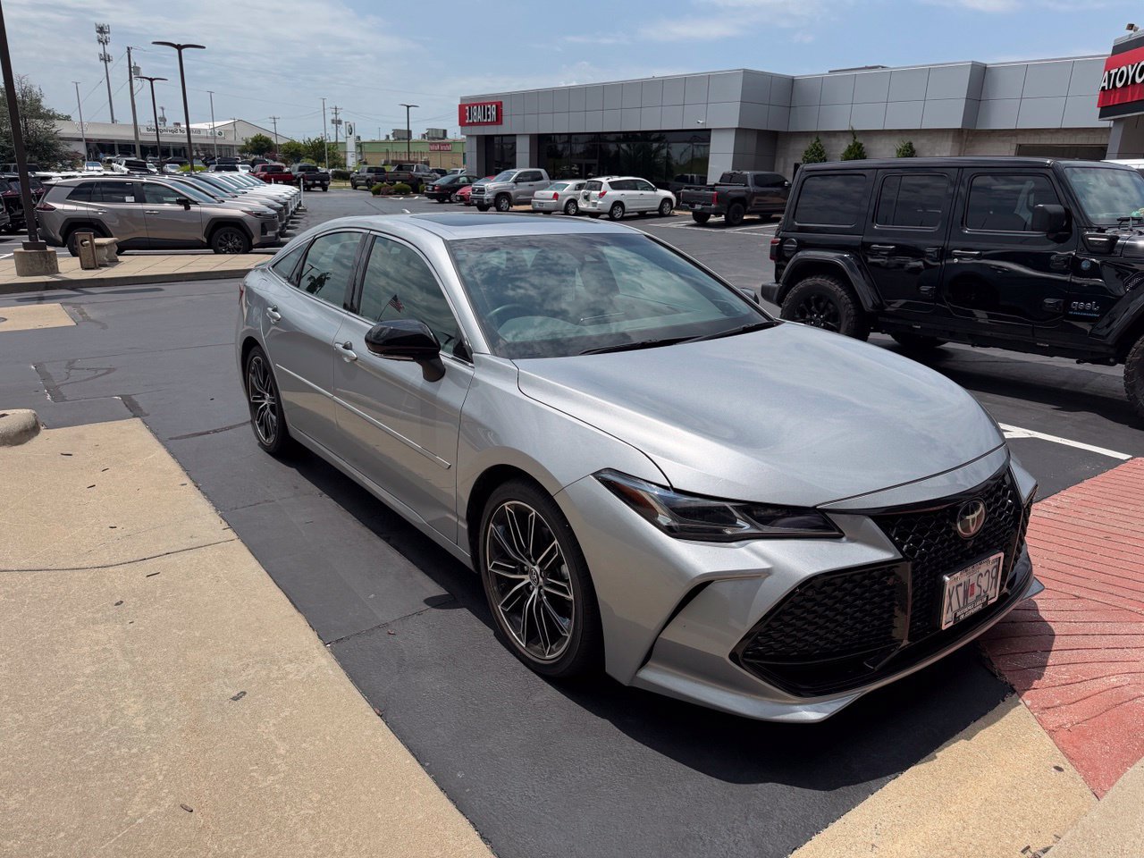 Used 2019 Toyota Avalon Touring w/ Advanced Safety Package FWD image 1