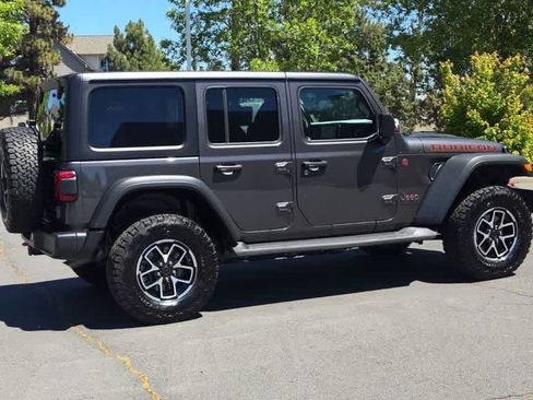 Used 2024 Jeep Wrangler Unlimited Rubicon w/ Technology Group AWD/4WD image 9