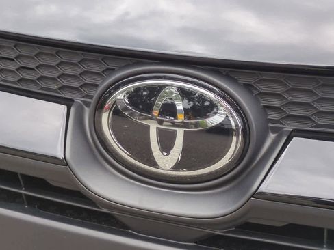 Used 2025 Toyota Corolla LE image 12