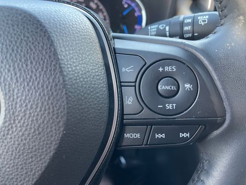 Used 2021 Toyota RAV4 Limited image 17