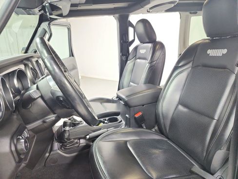Used 2021 Jeep Wrangler Unlimited Sahara AWD/4WD image 19