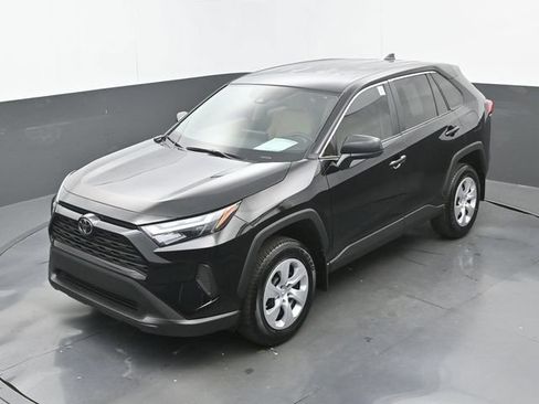 Used 2025 Toyota RAV4 LE AWD/4WD image 30