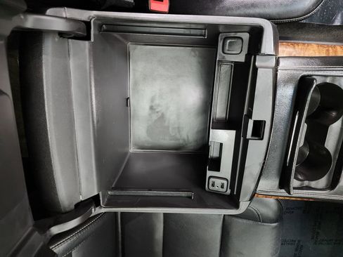 Used 2016 Chevrolet Suburban LTZ image 23