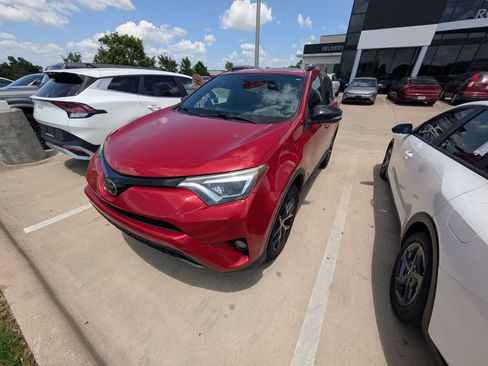 Used 2017 Toyota RAV4 SE FWD image 2