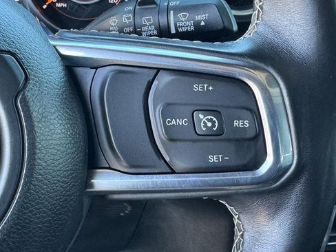 Used 2018 Jeep Wrangler Unlimited Sahara image 19