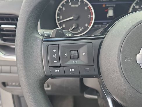 Used 2021 Nissan Rogue SV image 29