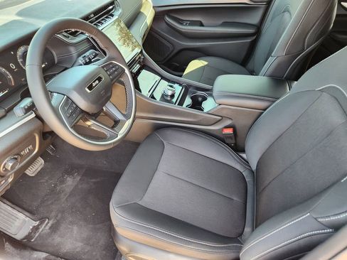 New 2026 Jeep Grand Cherokee Laredo image 9