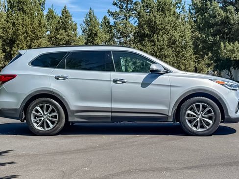 Used 2017 Hyundai Santa Fe Limited AWD/4WD image 3