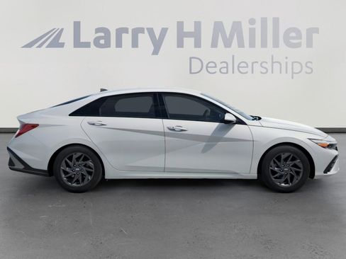 New 2026 Hyundai Elantra Blue image 7