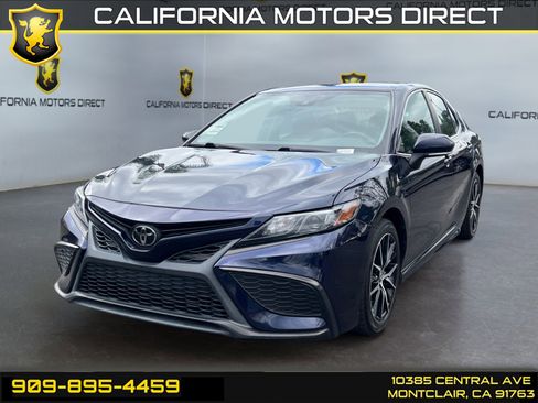 Used 2022 Toyota Camry SE FWD image 1