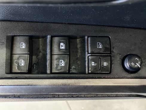 Used 2019 Toyota Tacoma SR5 AWD/4WD image 16