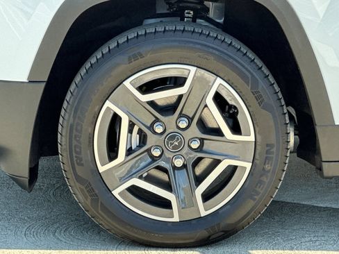 New 2026 Jeep Cherokee Laredo AWD/4WD image 25
