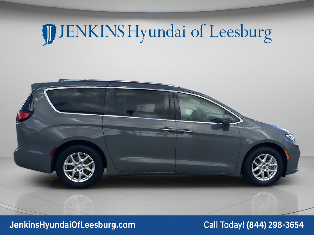 Used 2021 Chrysler Pacifica Touring-L FWD image 4