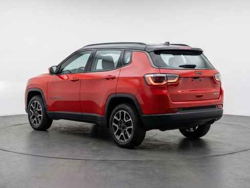 Used 2025 Jeep Compass Trailhawk AWD/4WD image 6