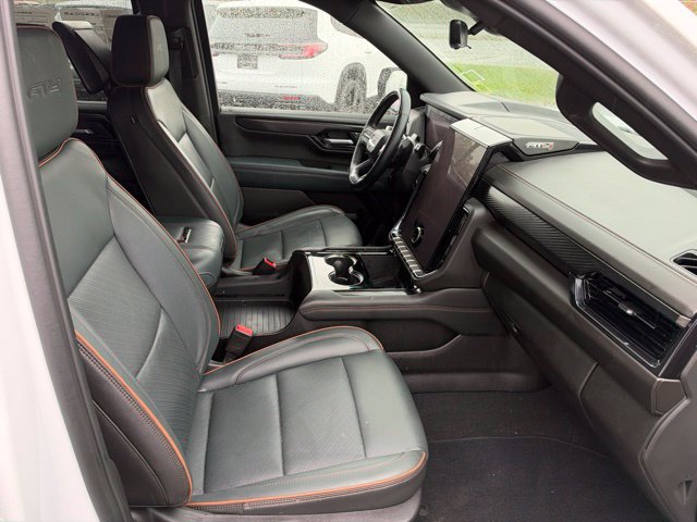 Used 2025 GMC Yukon AT4 w/ AT4 Premium Plus Package AWD/4WD image 12