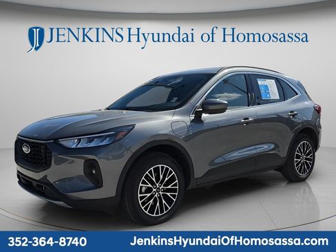 Used 2025 Ford Escape SE image 9