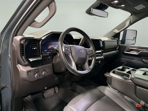 Used 2025 Chevrolet Silverado 2500 LT w/ Trail Boss Package AWD/4WD image 9