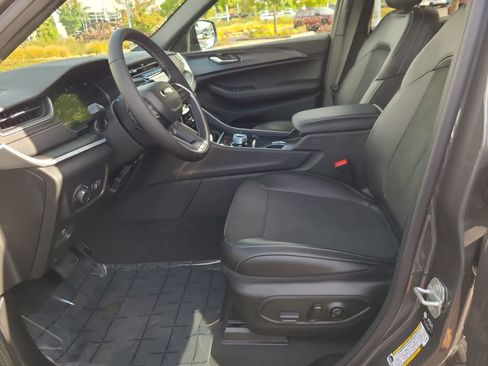 New 2025 Jeep Grand Cherokee Altitude w/ Trailer Tow Package image 19