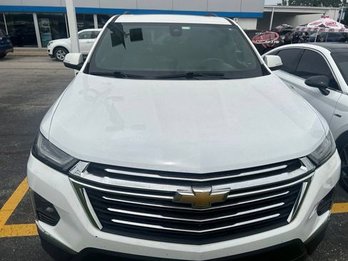 Used 2023 Chevrolet Traverse LT w/ LT Premium Package AWD/4WD image 2