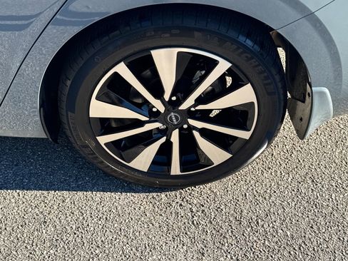 Used 2024 Nissan Sentra SV w/ SV Premium Package image 19