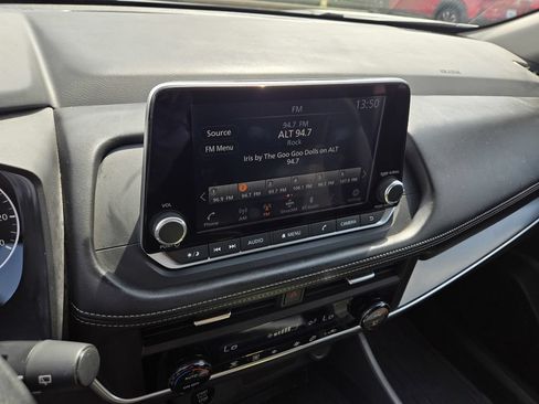 Used 2024 Nissan Rogue SV FWD image 16