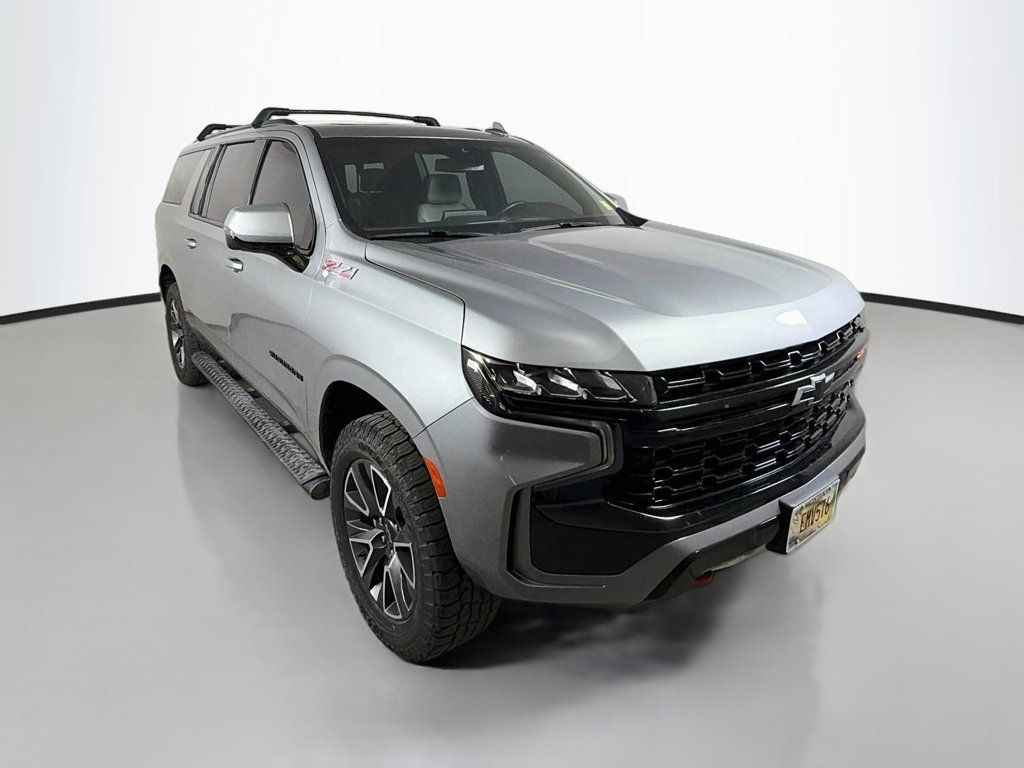 Used 2024 Chevrolet Suburban Z71 w/ Luxury Package AWD/4WD image 4