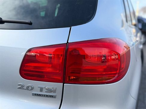 Used 2012 Volkswagen Tiguan S image 41